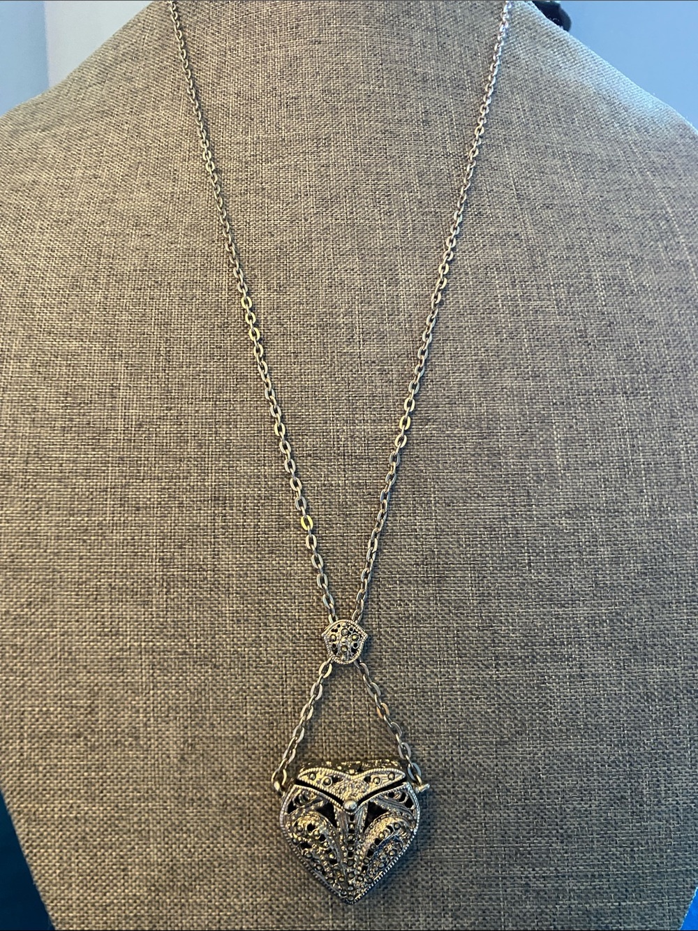 Vintage Style Silver Tone Sliding Heart Locket Necklace 28”
